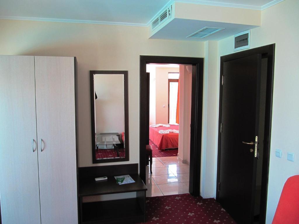 Maverick Hotel Napospart Szoba fotó