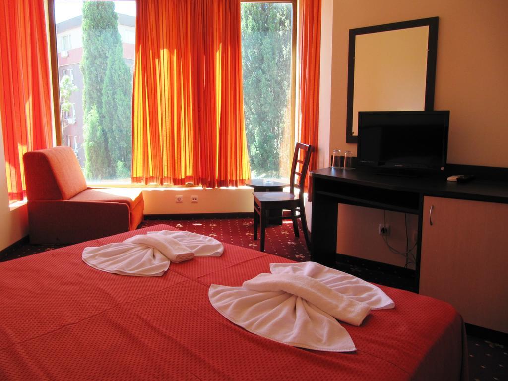 Maverick Hotel Napospart Szoba fotó