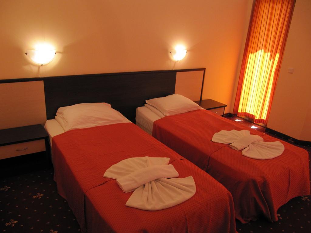 Maverick Hotel Napospart Szoba fotó
